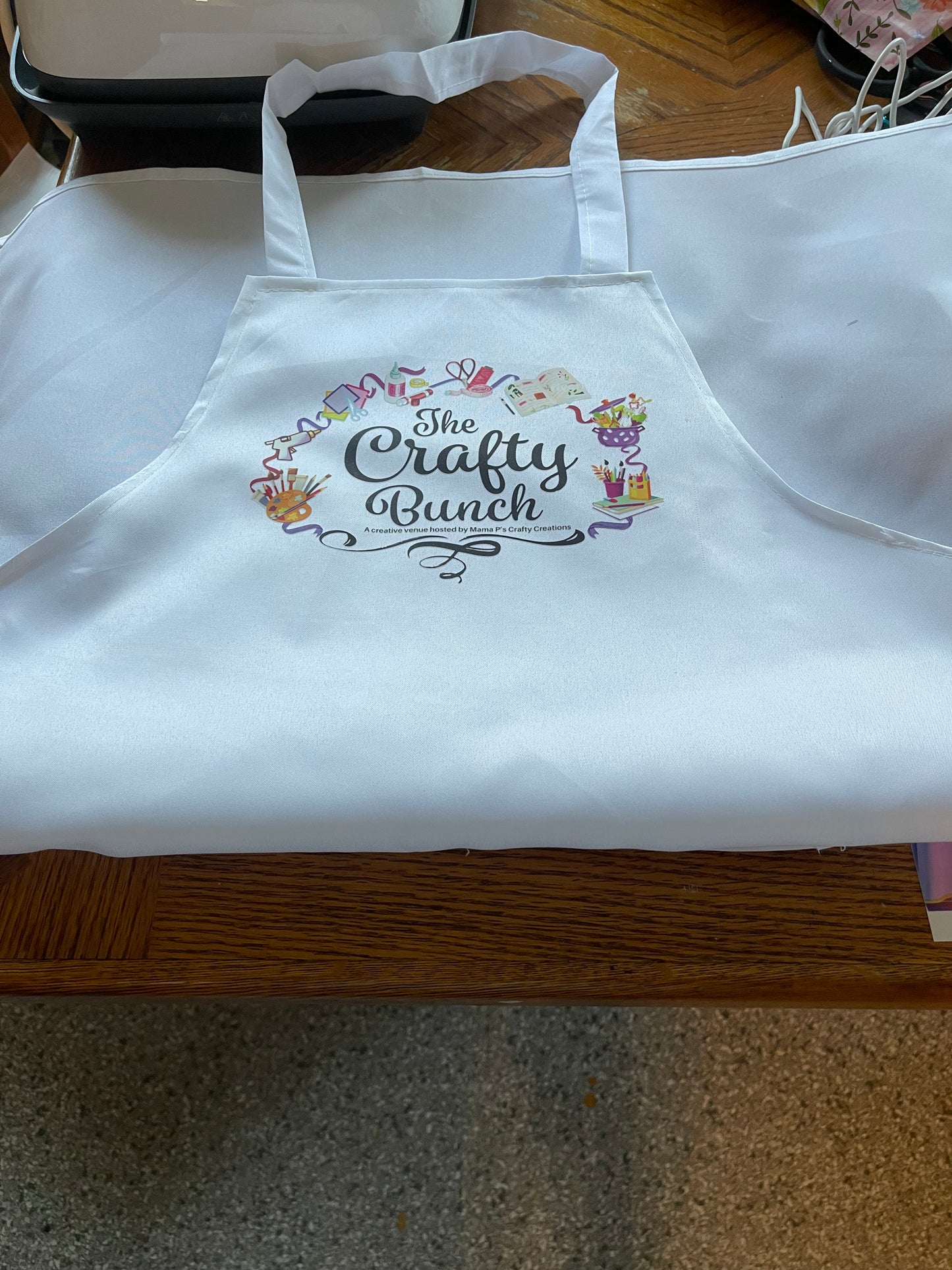 APRON Size CRAFTY BUNCH LOGO TRANSFER